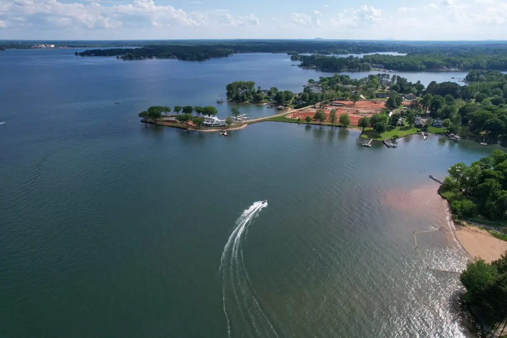 Relaxed lifestyle on Lake Norman in North Carolina